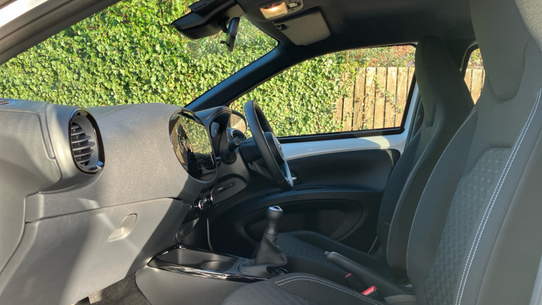 Toyota Aygo X 1.0 VVT-i Edge 5dr Petrol Hatchback